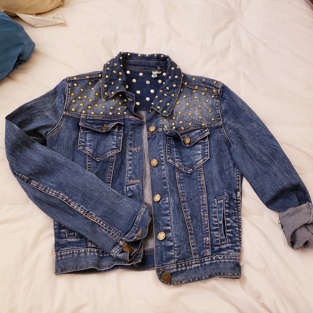 36 point 5 denim Jacket with gold hardware